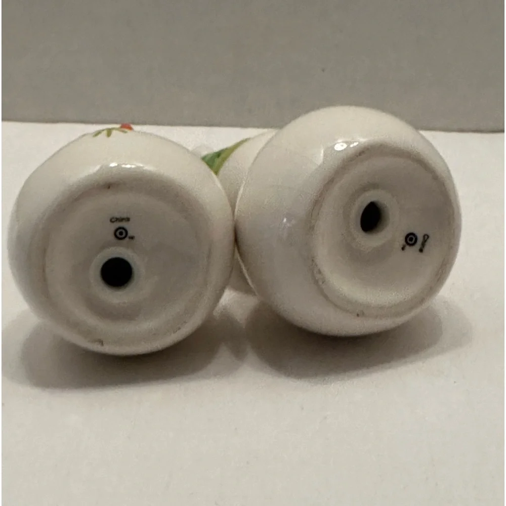Target Snowman Ceramic Salt and Pepper Shakers Holiday Christmas Retired